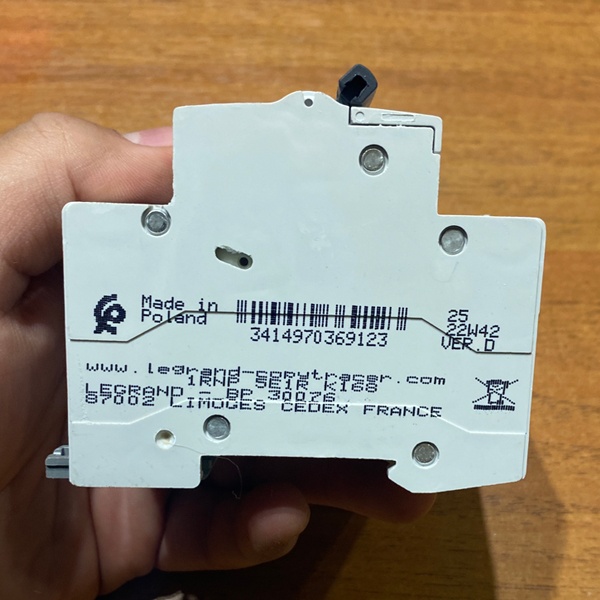 Трехполюсный модульный электрический автомат RX3 50А характеристика C Legrand