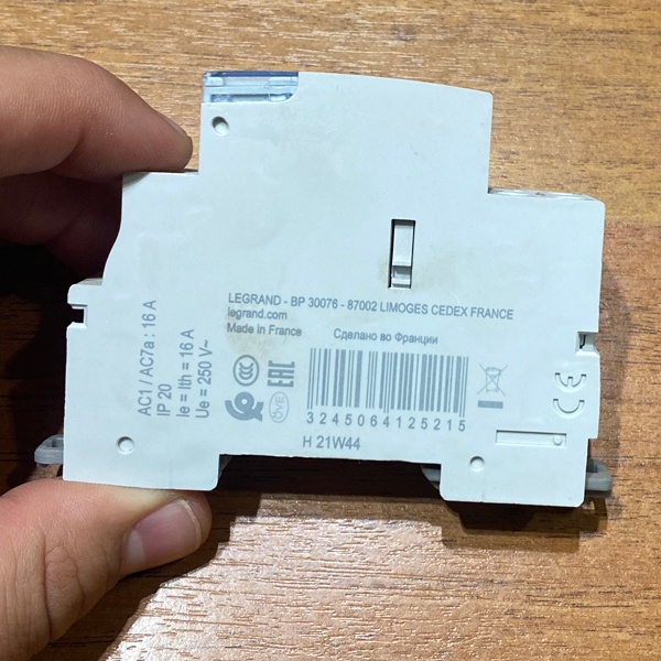 Двухполюсный магнитный пускатель Легранд модульного типа