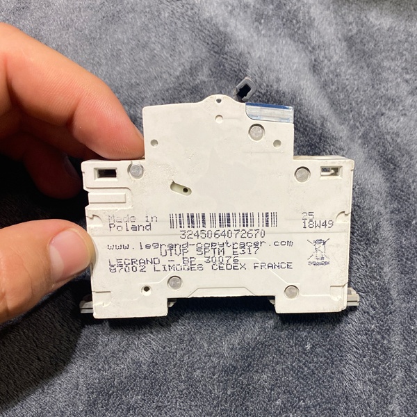 Электрический однополюсный автомат Легран DX3 на 40 Ампер уставка C