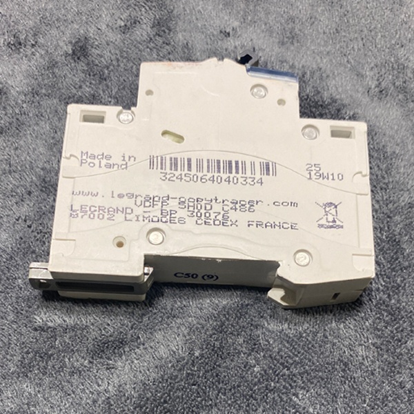 Электрический однополюсный автомат Legrand TX3 на 50 Ампер характеристика C