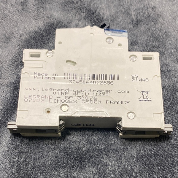 Электрический однополюсный автомат Легран DX3 на 25 Ампер уставка C