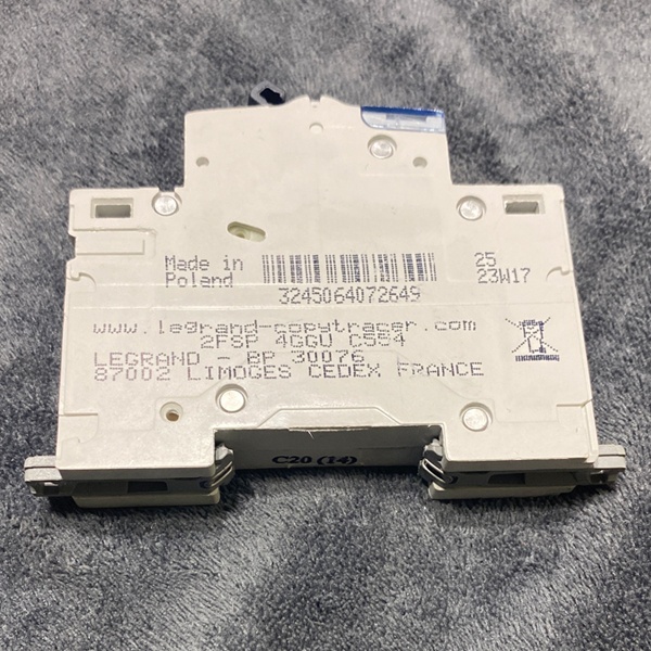 Электрический однополюсный автомат Легран DX3 на 20 Ампер уставка C