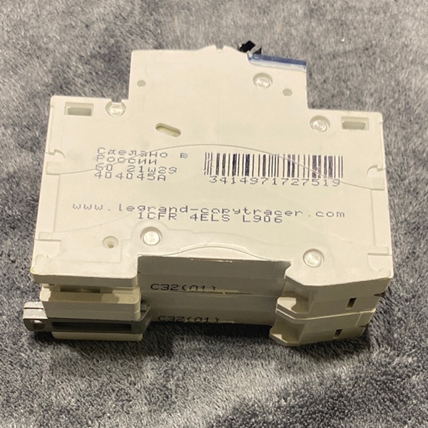 Электрический двухполюсный автомат Legrand TX3 на 32 Ампера характеристика C