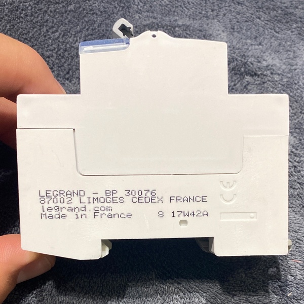 Однофазное устройство защитного отключения 300мА тип АС Легран 25 А