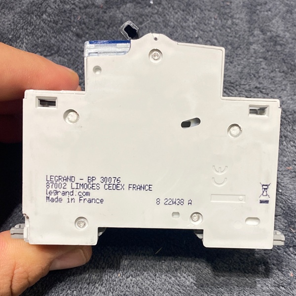 Однофазный автоматический выключатель дифференциального тока Легранд 30мА тип АС, 20А уставка С