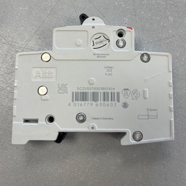 Модульный однополюсный электрический автомат АББ с характеристикой С, номинальный ток 10 Ампер