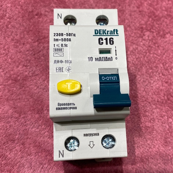 Двухполюсный автоматический выключатель дифференциального тока Шнайдер Электрик типа AС