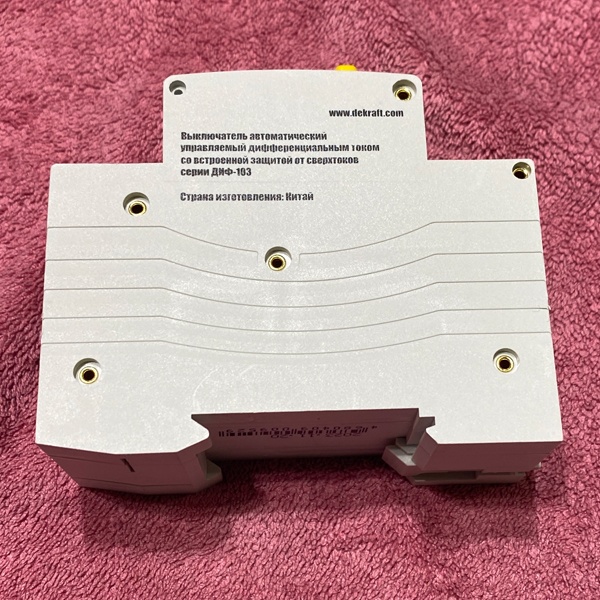 Двухполюсный автоматический выключатель дифференциального тока 20А Шнайдер Электрик 30мА типа AС