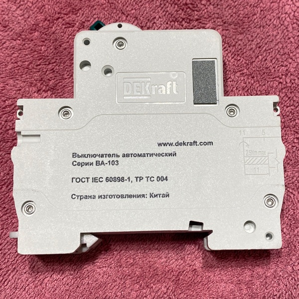 Однополюсный электрический автомат 3 Ампера Шнайдер Электрик ВА-103 один модуль