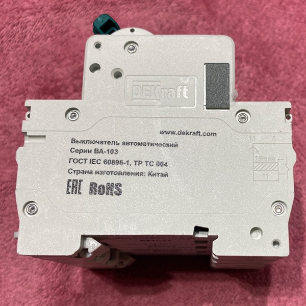 Четырехполюсный электрический автомат Шнайдер Электрик 32А модульного типа