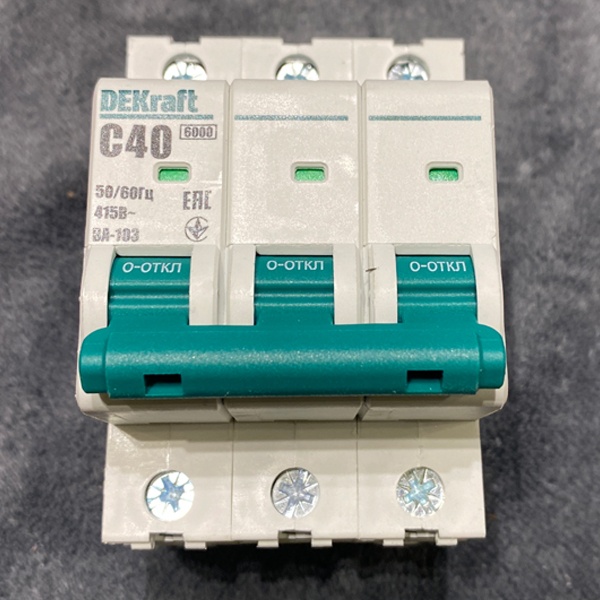Трехполюсный электрический автомат Шнайдер Электрик 40А модульного типа