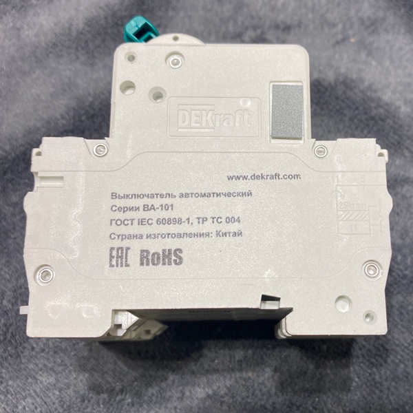 Трехполюсный модульный электрический автомат Шнайдер Электрик 20А с уставкой C