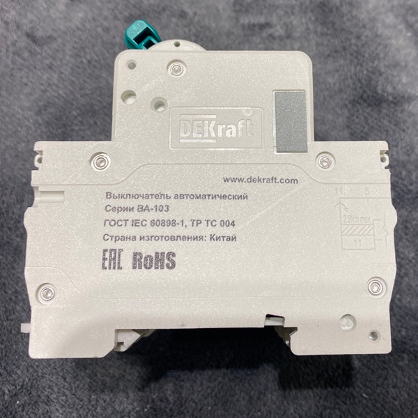 Трехполюсный электрический автомат Шнайдер Электрик 25А модульного типа