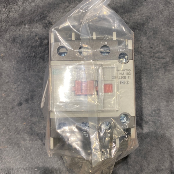 Компактный магнитный пускатель Шнайдер Электрик с катушкой управления переменного тока