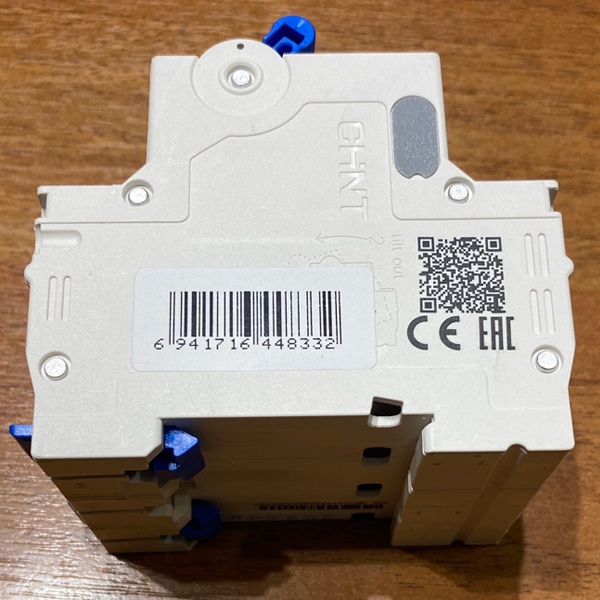 Трехполюсный модульный электрический автомат ЧИНТ с уставкой типа С, номинальная нагрузка 50 Ампер