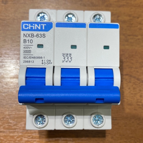 Трехполюсный модульный электрический автомат ЧИНТ с уставкой типа B, номинальная нагрузка 10 Ампер