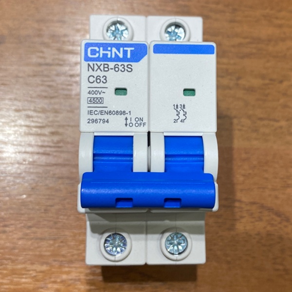 Двухполюсный модульный электрический автомат ЧИНТ с уставкой типа С, номинальная нагрузка 63 Ампера