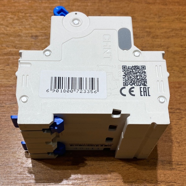 Трехполюсный модульный электрический автомат ЧИНТ с уставкой типа С, ток нагрузки 40 Ампер, отключающая способность 6000 А