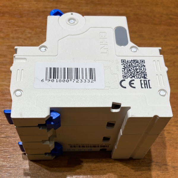 Трехполюсный модульный электрический автомат ЧИНТ с уставкой типа С, ток нагрузки 25 Ампер, отключающая способность 6000 А