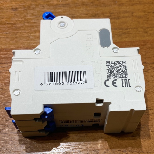 Двухполюсный модульный электрический автомат ЧИНТ с уставкой типа С, ток нагрузки 25 Ампер, отключающая способность 6000 А