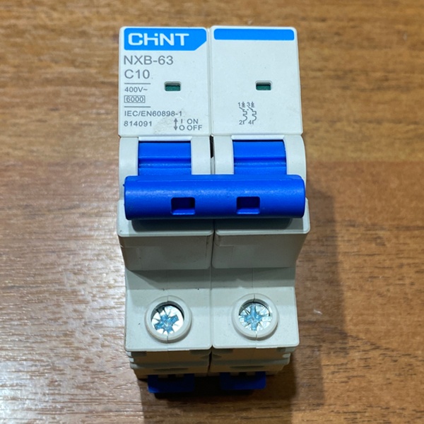 Двухполюсный модульный электрический автомат ЧИНТ с уставкой типа С, ток нагрузки 10 Ампер, отключающая способность 6000 А