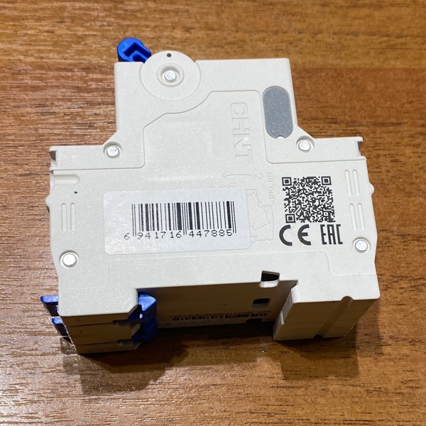 Двухполюсный модульный электрический автомат ЧИНТ с уставкой типа С, ток нагрузки 10 Ампер