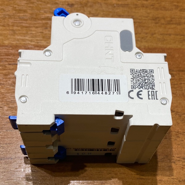 Трехполюсный модульный электрический автомат ЧИНТ с уставкой типа С, номинальная нагрузка 10 Ампер