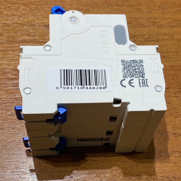 Трехполюсный модульный электрический автомат ЧИНТ с уставкой типа С, номинальная нагрузка 16 Ампер