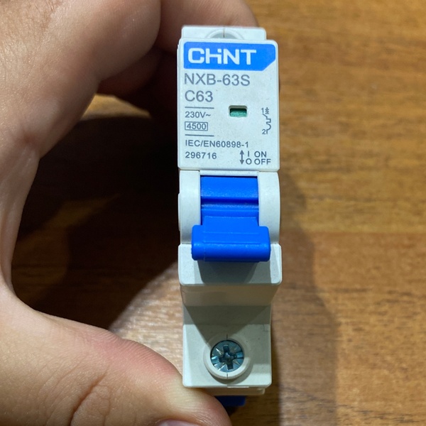 Однополюсный модульный электрический автомат ЧИНТ с уставкой типа С, ток нагрузки 63 Ампера