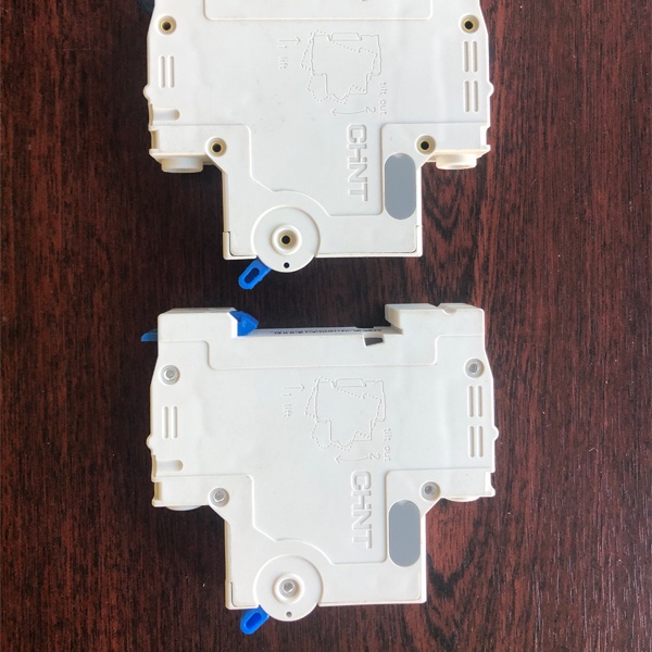 Однополюсный модульный электрический автомат ЧИНТ с уставкой типа С, номинальная нагрузка 6 Ампер, отключающая способность 6000 А