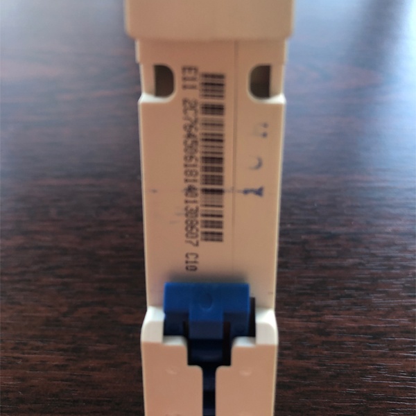 Однополюсный модульный электрический автомат ЧИНТ с уставкой типа С, номинальная нагрузка 10 Ампер, отключающая способность 6000 А