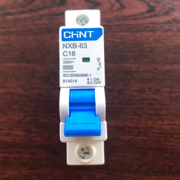 Однополюсный модульный электрический автомат ЧИНТ с уставкой типа С, номинальная нагрузка 16 Ампер, отключающая способность 6000 А