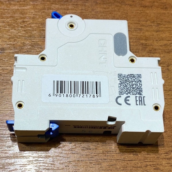 Однополюсный модульный электрический автомат ЧИНТ с уставкой типа С, номинальная нагрузка 32 Ампера, откллючающая способность 6000 А