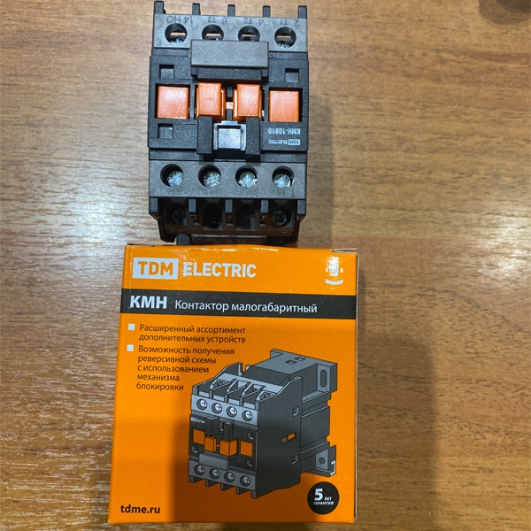 Компактный промышленный магнитный пускатель КМН-10910 ТДМ, номинальный ток 9 ампер, 1NO контакт