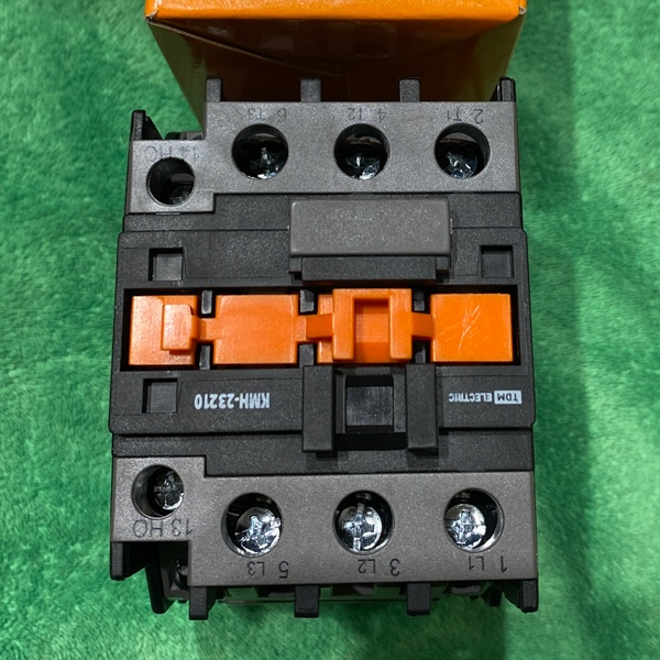 Компактный промышленный магнитный пускатель КМН-23210 ТДМ, номинальный ток 32 ампера, 1NO контакт