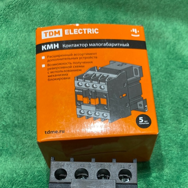 Компактный промышленный магнитный пускатель КМН-11810 ТДМ, номинальный ток 18 ампер, 1NO контакт