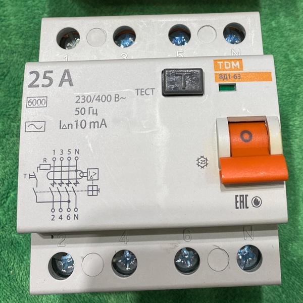 Трехфазный выключатель дифференциального тока ВД1-63 ТДМ, номинальный ток 25 ампер, 10 мА класс AC