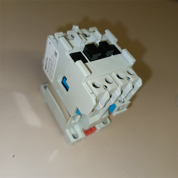 Компактный трехполюсный контактор с катушкой управления 230 Вольт переменного тока, ток нагрузки 16 Ампер, 1NO контакта