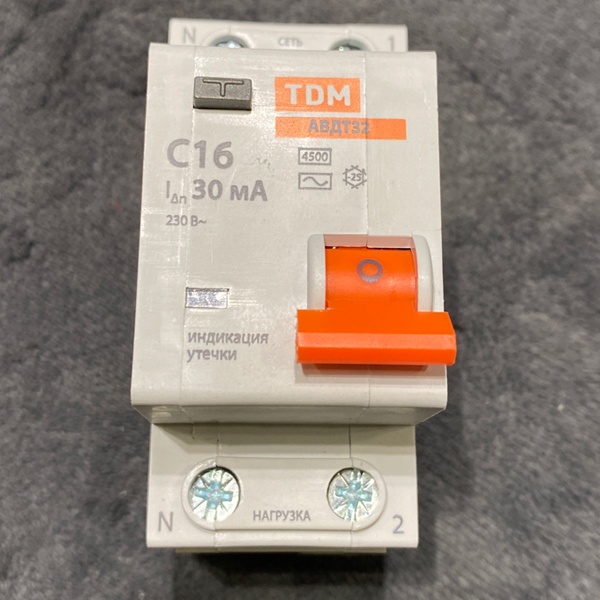 Автоматический выключатель дифференциального тока АВДТ 32 ТДМ, номинальный ток 16 ампер с характеристикой С, 30 мА тип АС