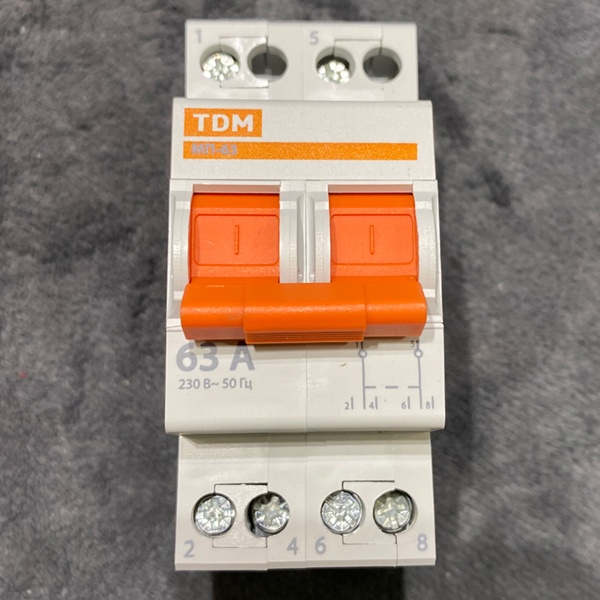 Двухполюсный модульный переключатель трехпозиционный, номинальным током 63 Ампера, ТДМ