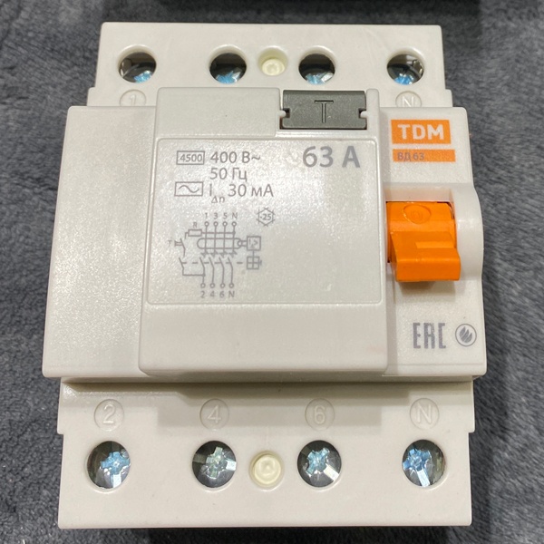 Трехфазный выключатель дифференциального тока ВД63 ТДМ 30мА тип АС, номинальный ток 63 ампера