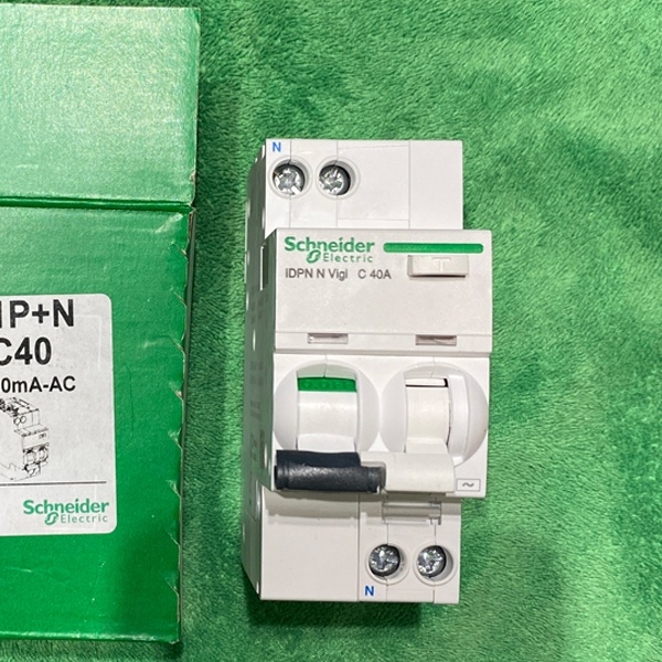 Дифференциальный автоматический выключатель iDPN Vigi Шнайдер Электрик, номинальным током 40 Ампер с характеристикой C, 30 мА