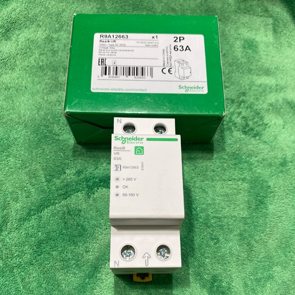 Двухполюсное автономное устройство для обнаружения повышенного или пониженного напряжения Шнайдер Электрик Resi9