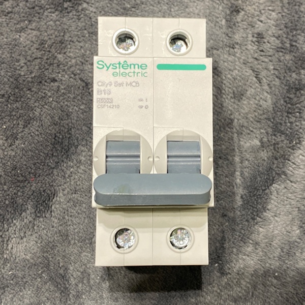 Модульный двухполюсный электрический автомат переменного тока на 10 Ампер с уставкой B, отключающей способностью 4500А, Систем Электрик City9