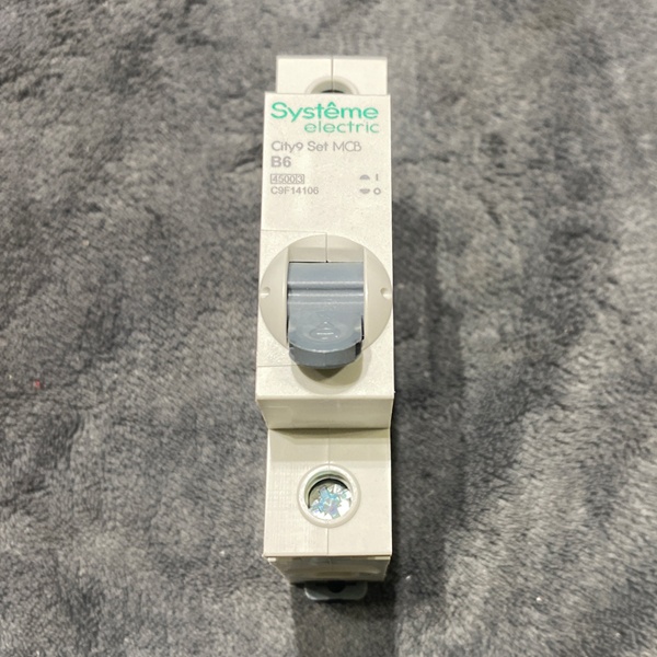 Модульный однополюсный электрический автомат переменного тока на 6 Ампер с уставкой B, отключающей способностью 4500А, Систем Электрик City9