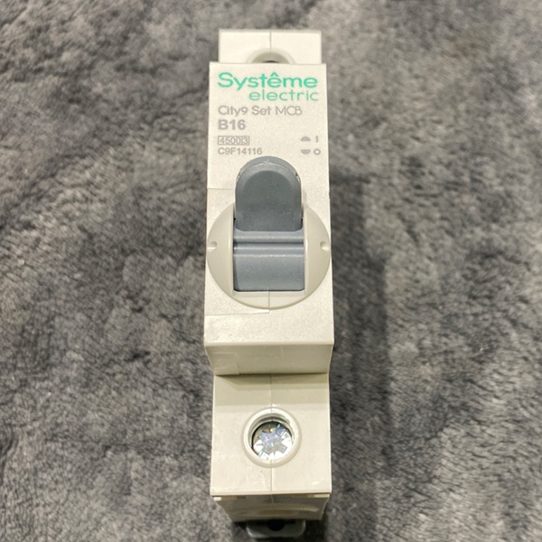 Модульный однополюсный электрический автомат переменного тока на 16 Ампер с уставкой B, отключающей способностью 4500А, Систем Электрик City9