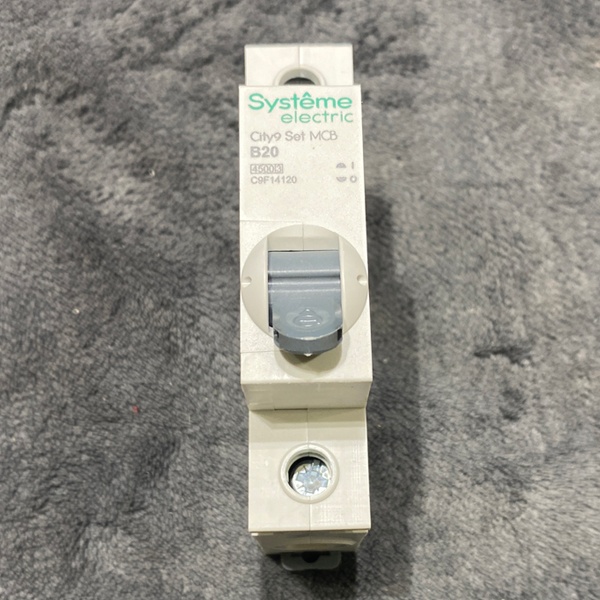 Модульный однополюсный электрический автомат переменного тока на 20 Ампер с уставкой B, отключающей способностью 4500А, Систем Электрик City9