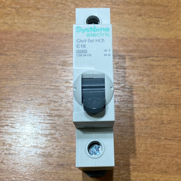 Однополюсный модульный электрический автомат переменного тока на 16 Ампер с отключающей способностью 4500А, уставка С, Систем Электрик City9