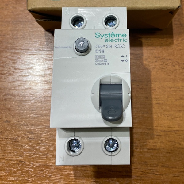 Двухполюсный автоматический выключатель дифференциального тока City9 Set, номинальным током 16 Ампер, с током утечки 30 мА тип A