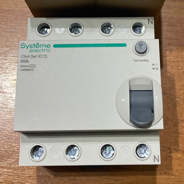 Трехфазное модульное устройство защитного отключения 300 мА типа AC, ток нагрузки 40 Ампер с отключающей способностью 6кА, Систем Электрик